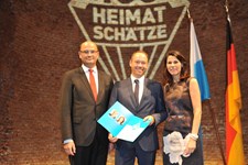 Heimatminister Albert Füracker und Kunstministerin Prof. Dr. med. Marion Kiechle prämieren 100 Heimatschätze